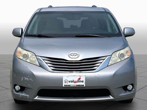 Used 2016 Toyota Sienna XLE Premium FWD image 4