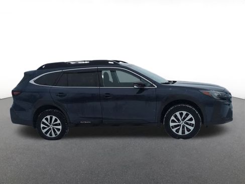 Used 2023 Subaru Outback Premium image 7