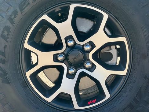 Used 2023 Jeep Wrangler Unlimited Rubicon w/ Dual Top Group AWD/4WD image 8