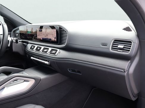 Used 2025 Mercedes-Benz GLS 450 4MATIC image 11