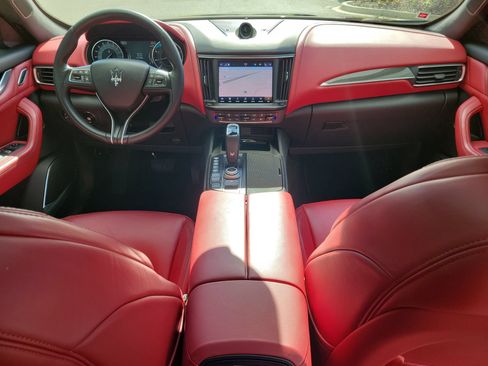 Used 2022 Maserati Levante GT AWD/4WD image 4