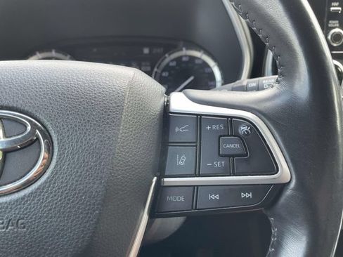 Used 2022 Toyota Highlander XSE AWD/4WD image 17