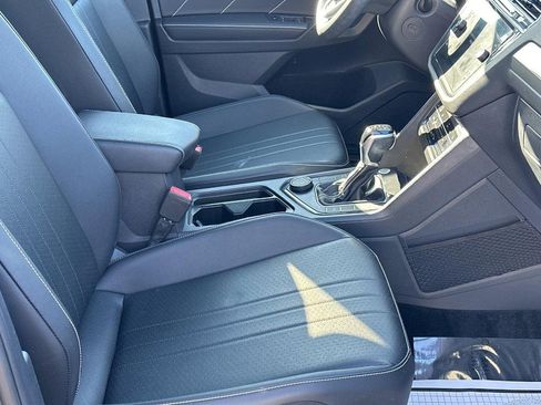 Used 2023 Volkswagen Tiguan SE R-Line image 18