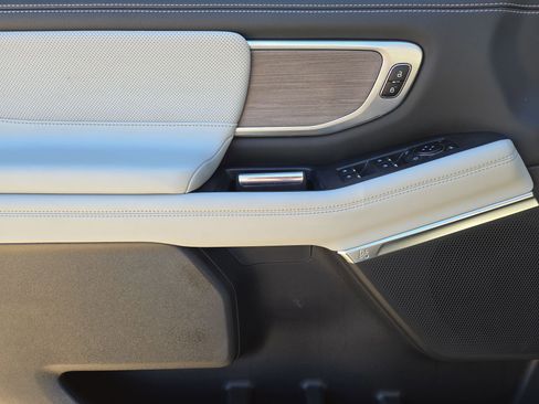 Used 2025 Ford Expedition Platinum w/ Platinum Ultimate Package image 15