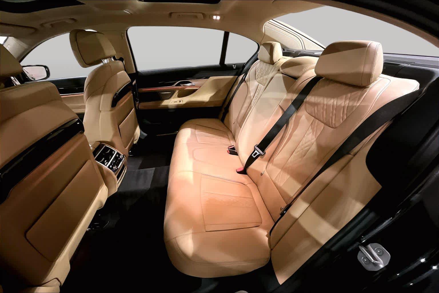 Used 2022 BMW 750i xDrive AWD/4WD image 20