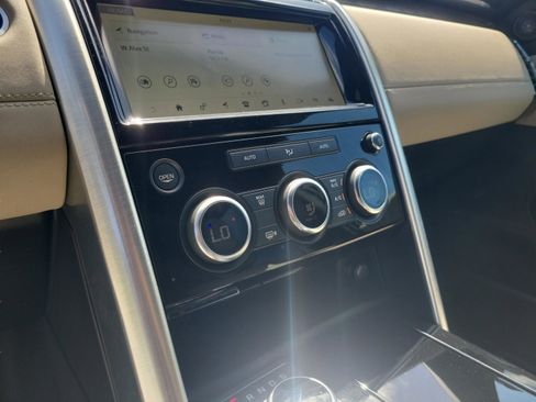 Used 2018 Land Rover Discovery HSE AWD/4WD image 13