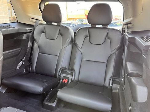 Used 2019 Volvo XC90 T5 Momentum w/ Multimedia Package AWD/4WD image 22