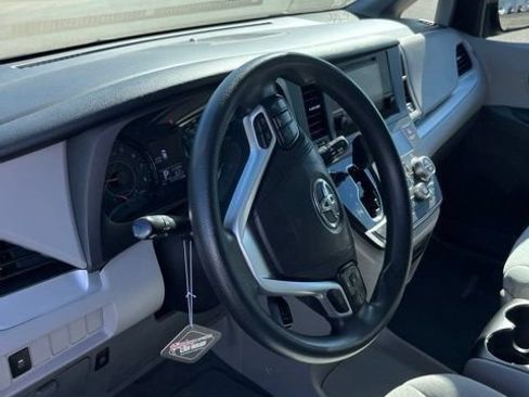 Used 2017 Toyota Sienna LE FWD image 14