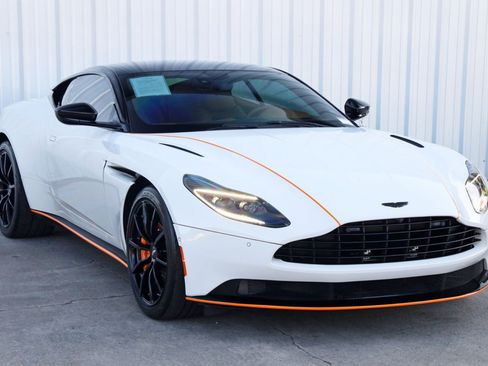 Used 2022 Aston Martin DB11 Coupe image 51