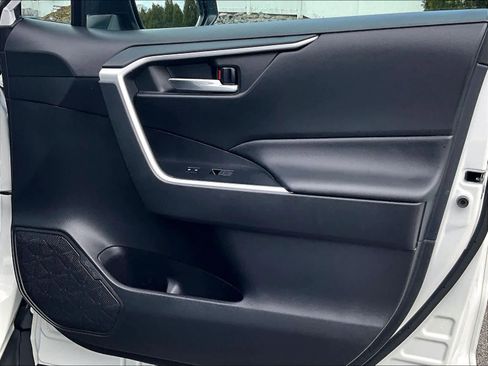 Used 2023 Toyota RAV4 XLE w/ Convenience Package image 12