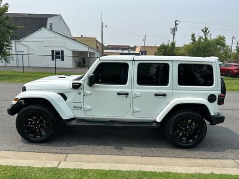 Used 2023 Jeep Wrangler Unlimited Sahara w/ Cold Weather Group AWD/4WD image 27