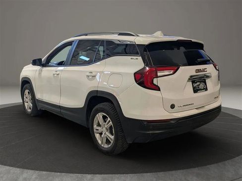 Used 2022 GMC Terrain SLE w/ Driver Convenience Package image 3