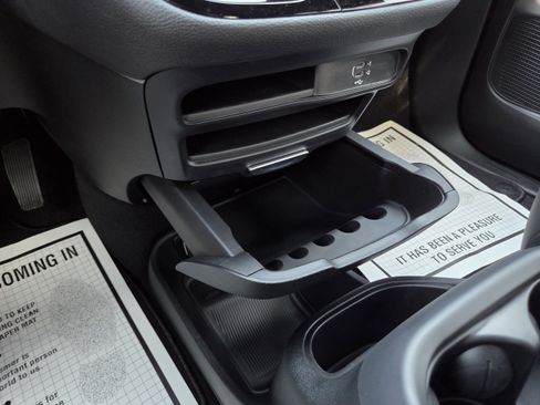 New 2026 Chrysler Pacifica Select FWD image 34