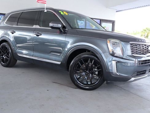 Used 2020 Kia Telluride EX w/ Towing Package FWD image 3
