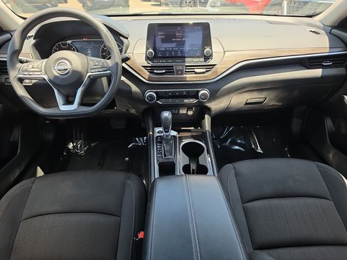 Used 2023 Nissan Altima 2.5 SV FWD image 12