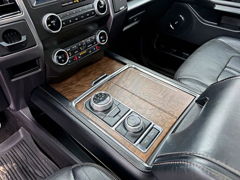 Used 2019 Ford Expedition Platinum image 19