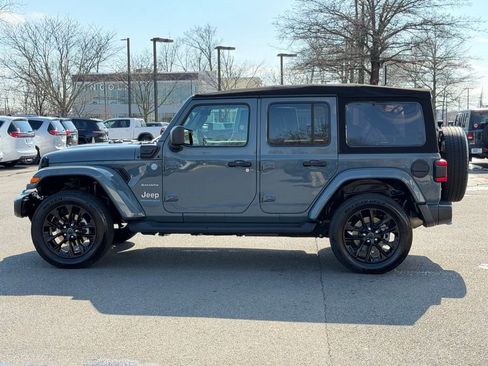 Used 2024 Jeep Wrangler Unlimited Sahara w/ Technology Group image 10