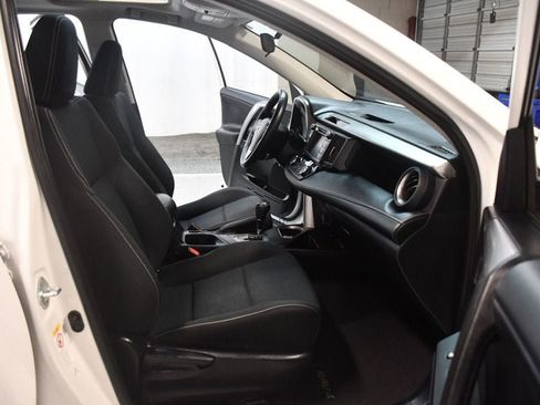 Used 2017 Toyota RAV4 XLE FWD image 30