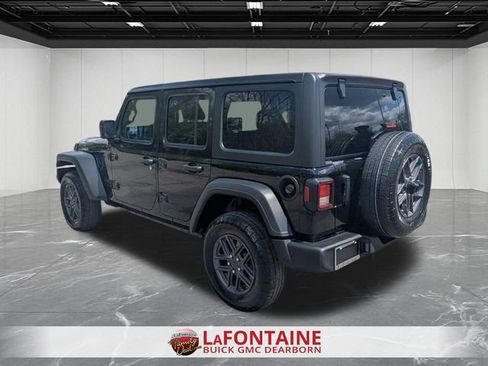 Used 2025 Jeep Wrangler Unlimited Sport AWD/4WD image 3