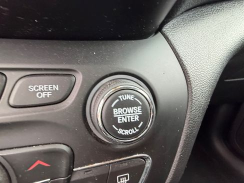 Used 2019 Jeep Cherokee Latitude Plus AWD/4WD image 28