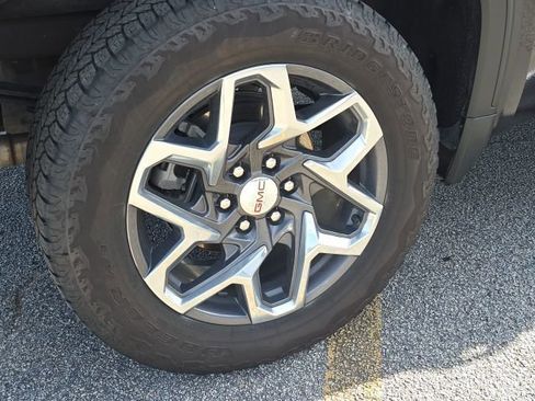 Used 2024 GMC Sierra 1500 SLT image 13