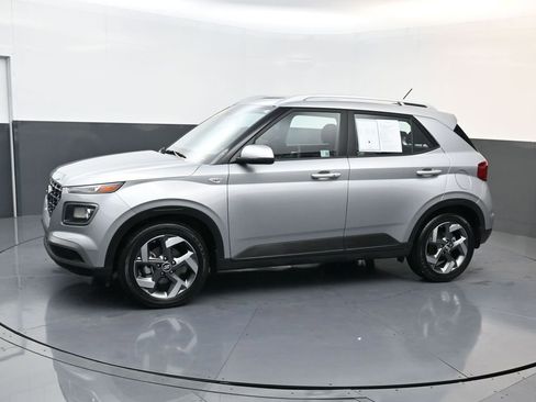 Certified 2025 Hyundai Venue SEL image 7