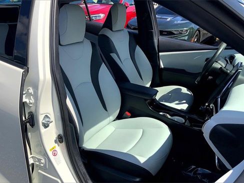 Used 2017 Toyota Prius Prime Premium image 7