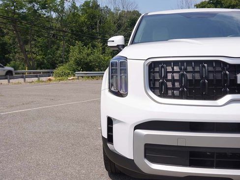 Used 2025 Kia Telluride EX FWD image 15