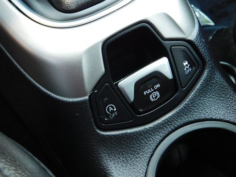 Used 2019 Jeep Compass Latitude w/ Popular Equipment Group AWD/4WD image 26