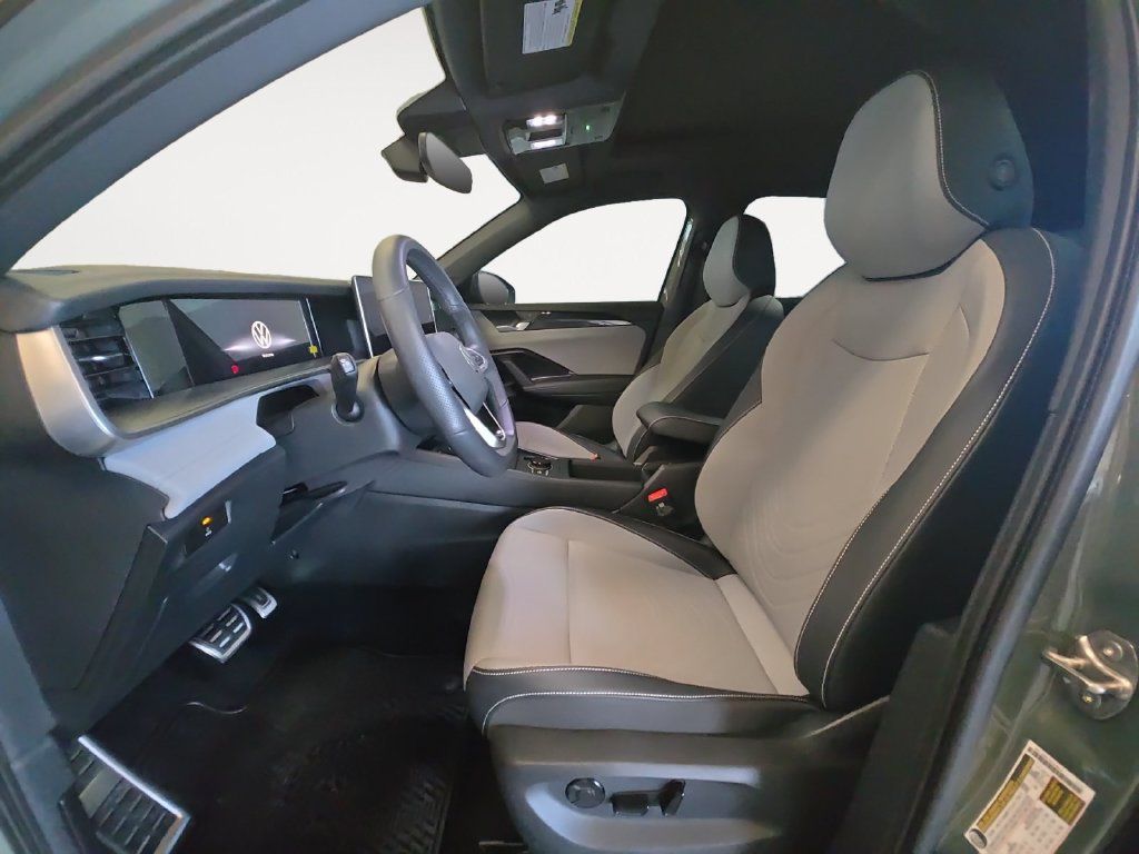 Used 2026 Volkswagen Tiguan SE R-Line AWD/4WD image 16
