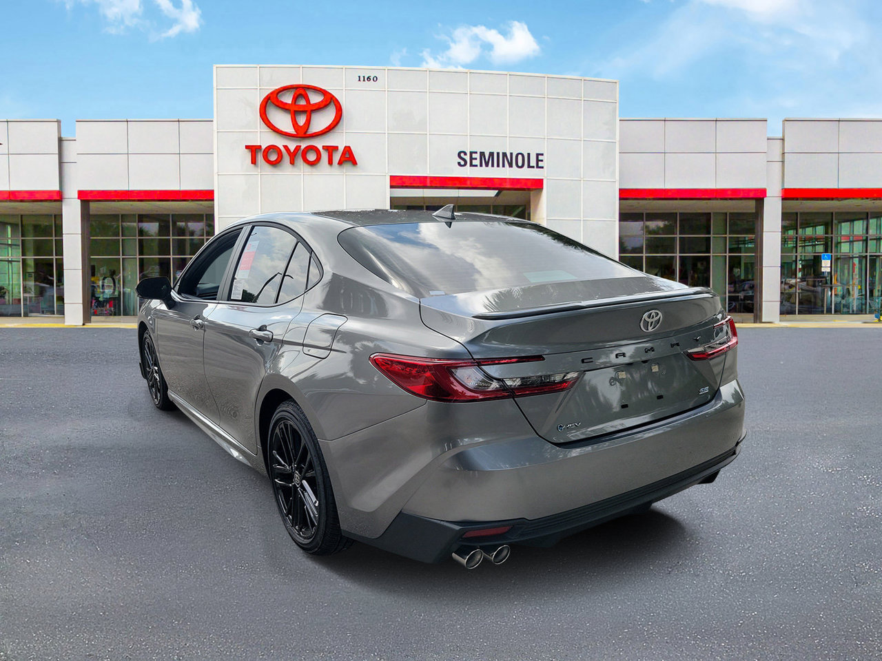 Used 2026 Toyota Camry SE FWD image 4