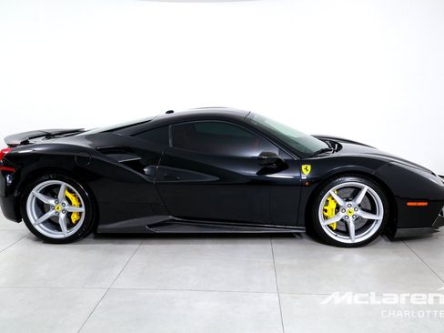 Used 2018 Ferrari 488 GTB RWD image 9