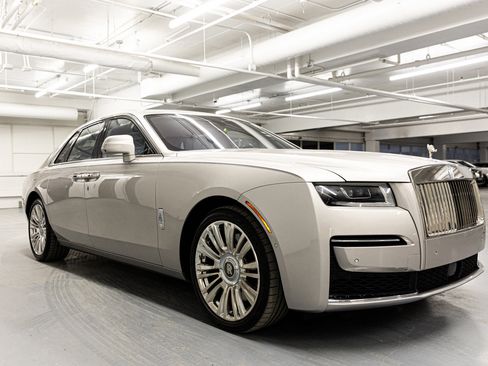 Used 2022 Rolls-Royce Ghost w/ Ghost Package image 7