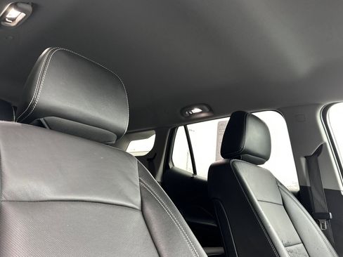 Used 2024 GMC Terrain SLT image 19