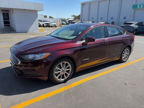 Used 2017 Ford Fusion SE FWD image 1