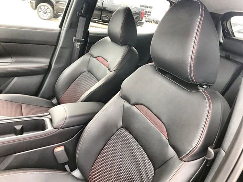 New 2025 Nissan Kicks SR image 11