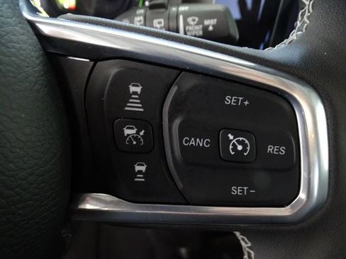 Certified 2025 Jeep Wrangler Unlimited Sahara w/ Safety Group AWD/4WD image 8