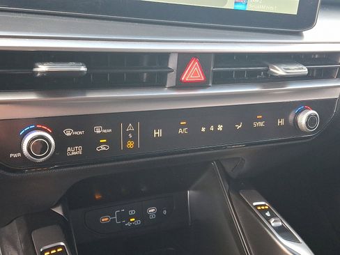 Used 2024 Kia Sorento S image 16