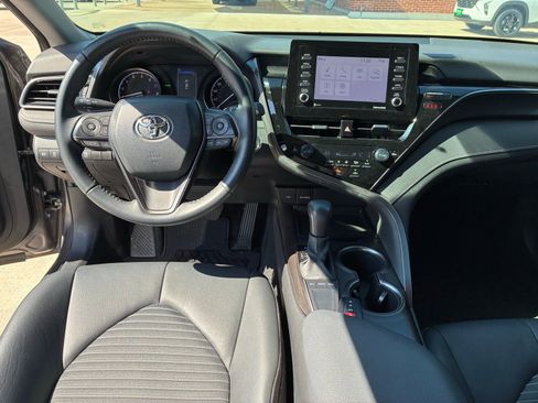 Used 2022 Toyota Camry SE w/ Convenience Package image 4