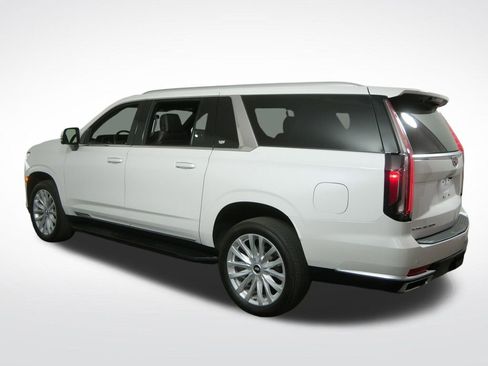 Used 2024 Cadillac Escalade ESV Luxury AWD/4WD image 7