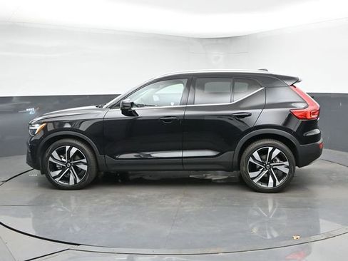 Used 2023 Volvo XC40 B4 Ultimate w/ Protection Package Premier FWD image 6