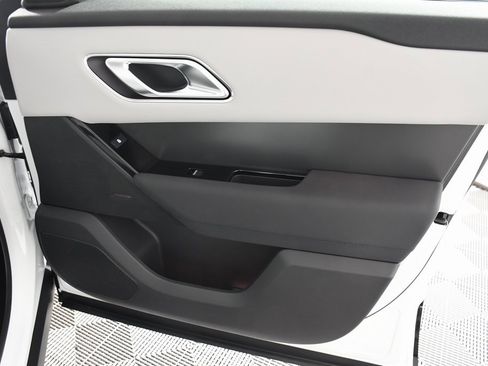 Used 2025 Land Rover Range Rover Velar Dynamic SE image 18