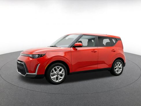 Used 2025 Kia Soul LX w/ LX Technology Package FWD image 3