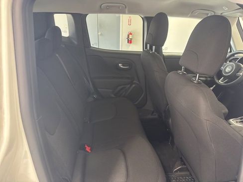 Used 2023 Jeep Renegade Latitude image 19