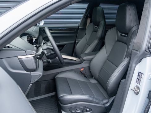 Certified 2025 Porsche Macan Turbo Electric image 5