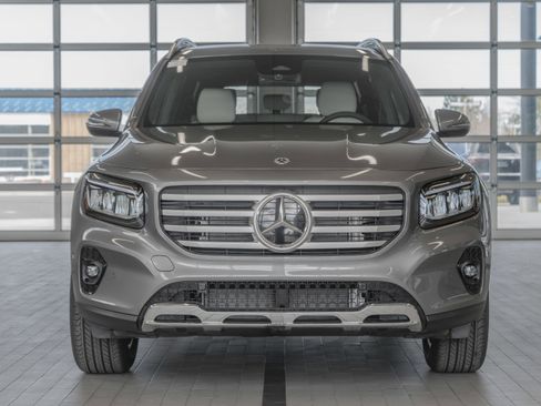 Used 2025 Mercedes-Benz GLB 250 4MATIC image 11