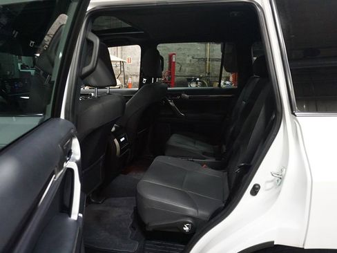 Used 2023 Lexus GX 460 Premium w/ Accessory Package image 15