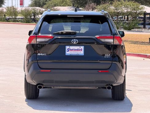 Used 2025 Toyota RAV4 XLE AWD/4WD image 7