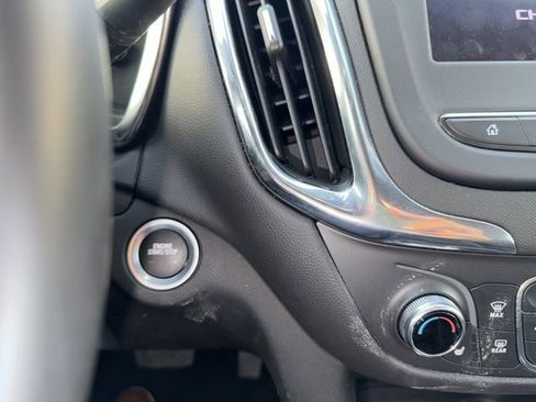 Used 2024 Chevrolet Equinox LT image 38