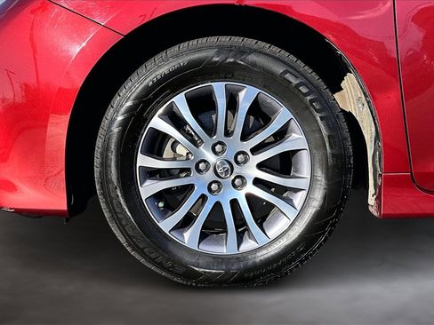 Used 2020 Toyota Sienna XLE Premium image 9